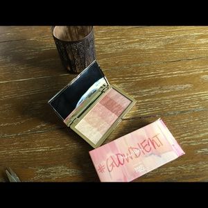 Glowdient make up palette .